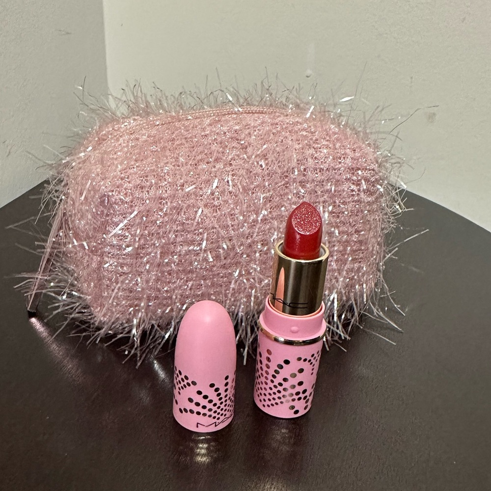 NEW MAC MINI POUCH + MINI MAC MATTE LIPSTICK IN SHADE CHILLI